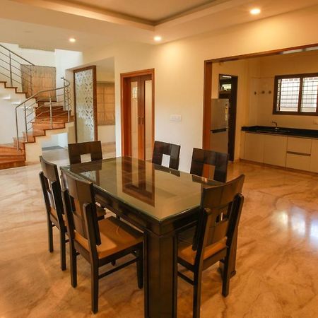 Falcon Suites Yelahanka New Town บังกาลอร์ ภายนอก รูปภาพ
